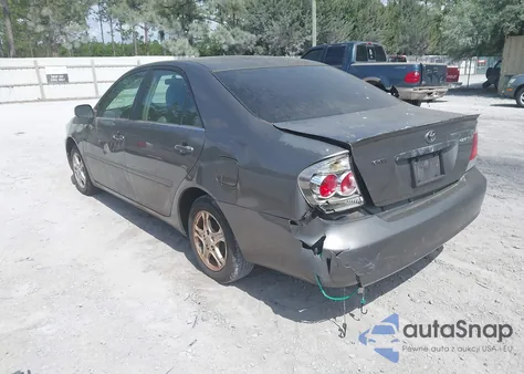 2005 Toyota Camry Le z USA, uszkodzony, nr VIN 4T1BE32K55U955026
